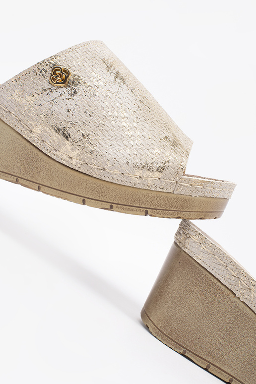 Pantofole donna con zeppa taupe Pantofole donna con zeppa taupe