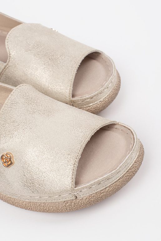 Sandali color oro con soletta in pelle Sandali color oro con soletta in pelle