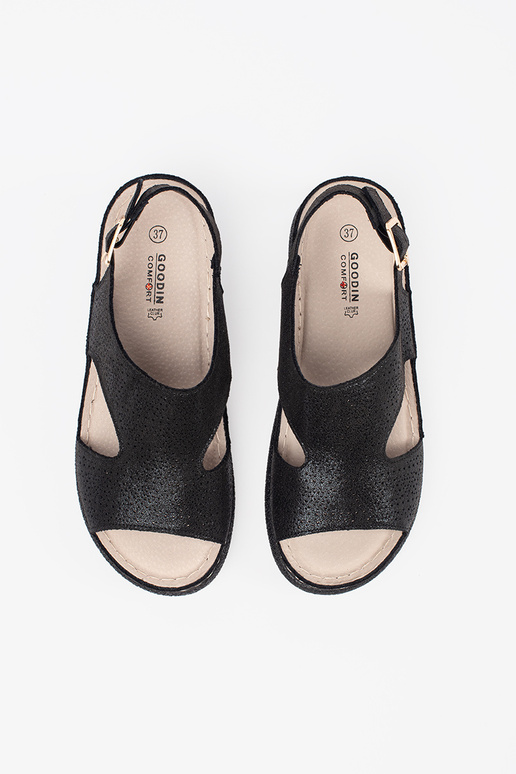 Sandali neri su piattaforma chiara