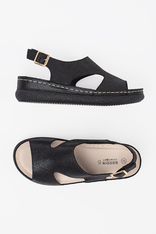 Sandali neri su piattaforma chiara