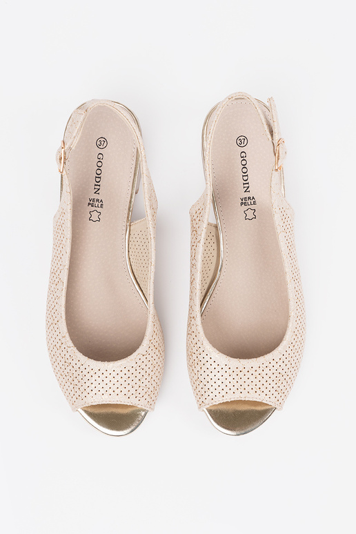 Sandali a giorno color avorio a tacco... Sandali a giorno color avorio a tacco...