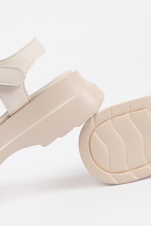 Sandali con piattaforma in pelle...