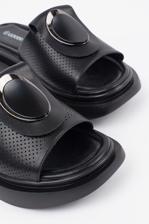 Pantofole nere comode con piattaforma