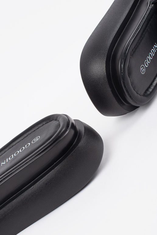 Pantofole nere comode con piattaforma