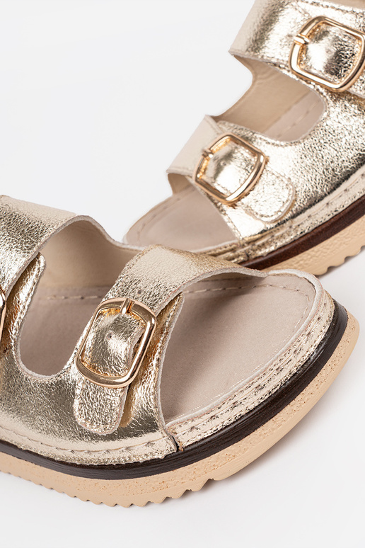 Sandali color oro con elementi dorati Sandali color oro con elementi dorati