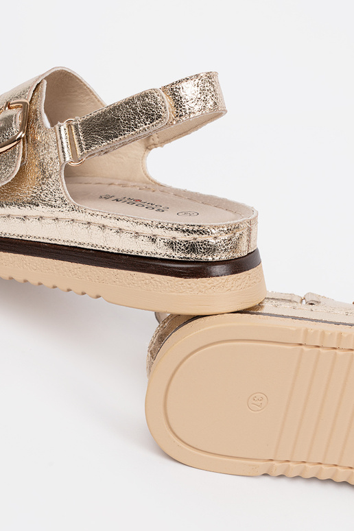 Sandali color oro con elementi dorati Sandali color oro con elementi dorati