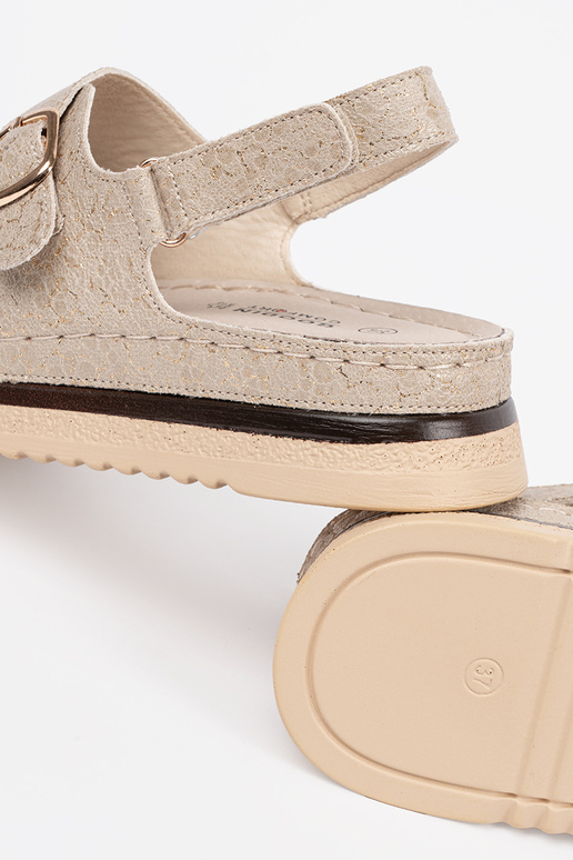 Sandali color sabbia con elementi dorati Sandali color sabbia con elementi dorati