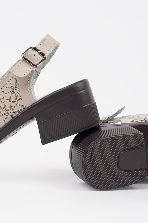 Sandali color sabbia con tacco basso