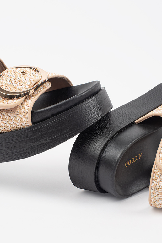 Sandali con piattaforma a quadretti... Sandali con piattaforma a quadretti...