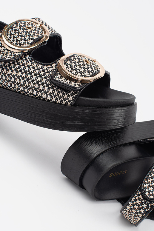 Sandali con piattaforma a quadretti... Sandali con piattaforma a quadretti...