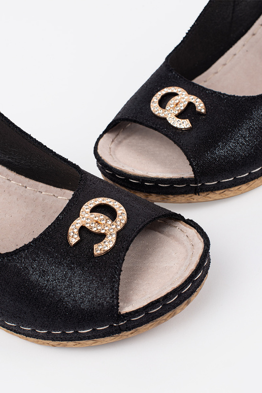 Sandali neri con zeppa e fibbia Sandali neri con zeppa e fibbia