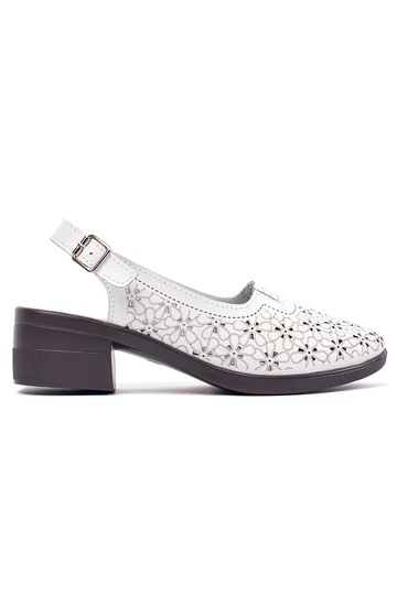 Sandali bianchi con tacco...