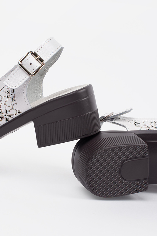 Sandali bianchi con tacco basso Sandali bianchi con tacco basso