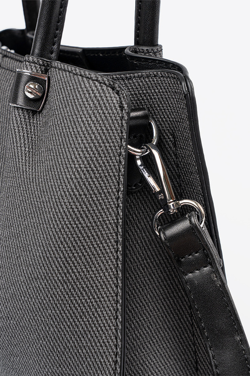 Borsa nera di media grandezza con...