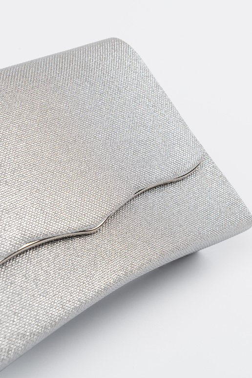 Borsa argentata con catena