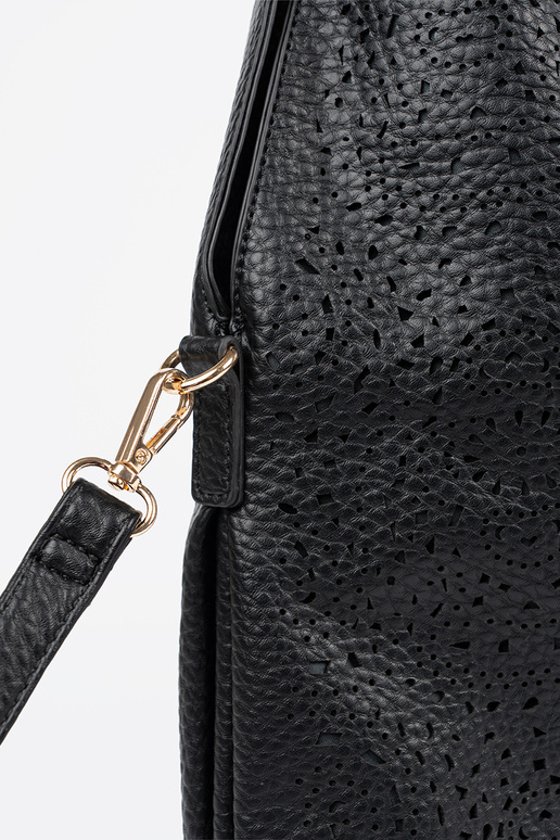 Borsa nera traforata da donna