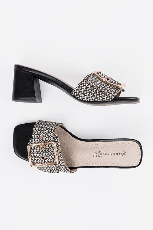 Ciabatte da donna bianche e nere con... Ciabatte da donna bianche e nere con...