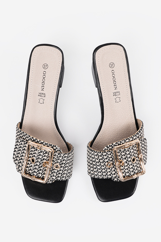 Ciabatte da donna bianche e nere con... Ciabatte da donna bianche e nere con...