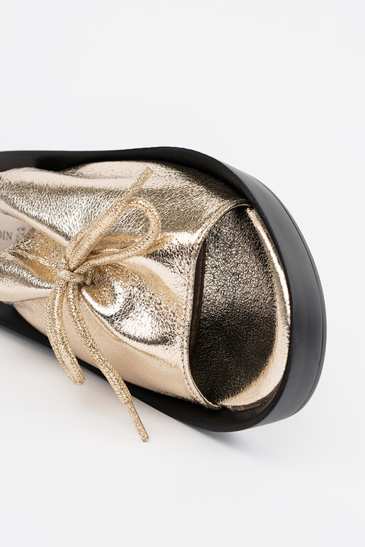 Sandali da donna dorati con... Sandali da donna dorati con...