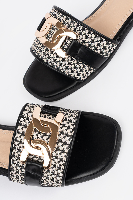 Ciabatte da donna bianche e nere con... Ciabatte da donna bianche e nere con...