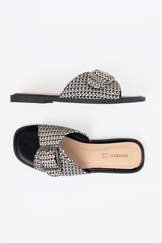 Pantofole a quadri bianco e nero con... Pantofole a quadri bianco e nero con...