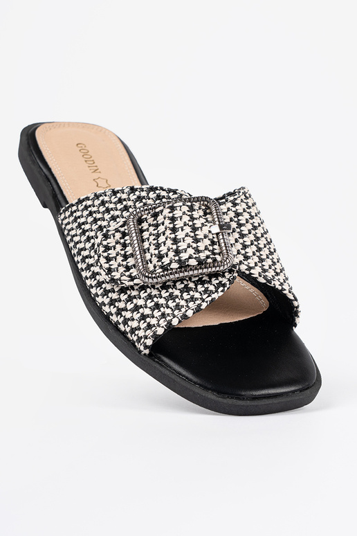 Pantofole a quadri bianco e nero con... Pantofole a quadri bianco e nero con...