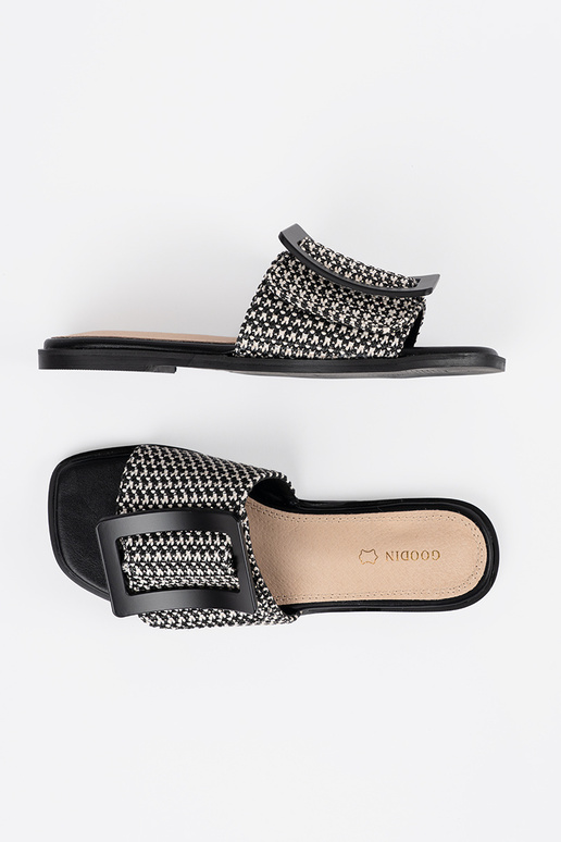 Pantofole piatte bianche e nere Pantofole piatte bianche e nere