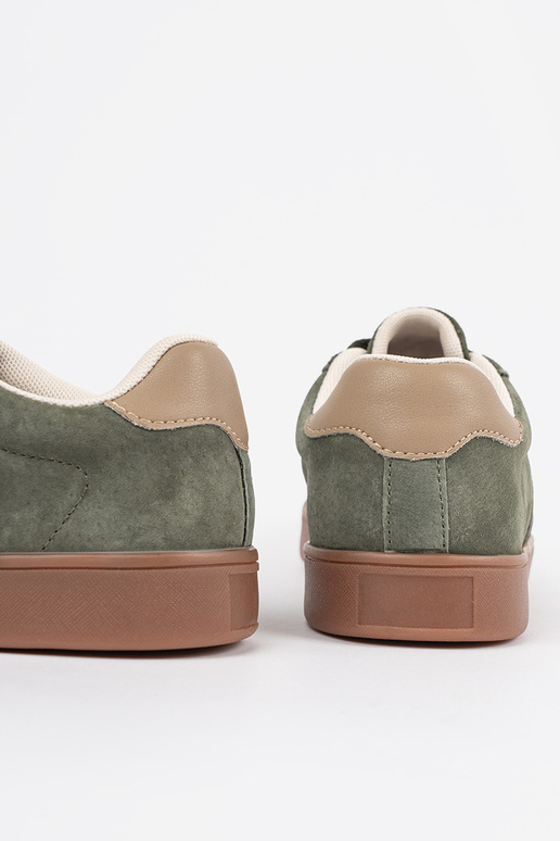 Scarpe da ginnastica verdi in suede... Scarpe da ginnastica verdi in suede...