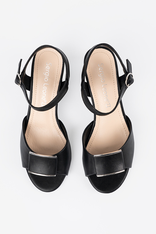 Sandali da donna con tacco e apertura... Sandali da donna con tacco e apertura...