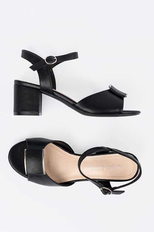 Sandali da donna con tacco e apertura... Sandali da donna con tacco e apertura...