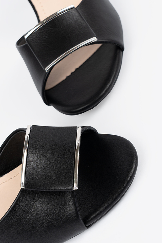 Sandali da donna con tacco e apertura... Sandali da donna con tacco e apertura...