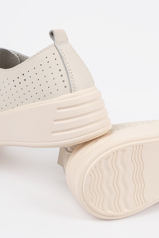 Scarpe in pelle blu brillante a... Scarpe in pelle blu brillante a...