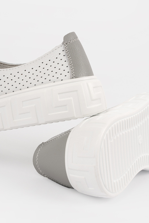 Scarpe da ginnastica bianche in suede... Scarpe da ginnastica bianche in suede...