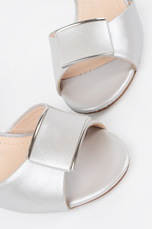 Sandali da donna color oro a suola... Sandali da donna color oro a suola...