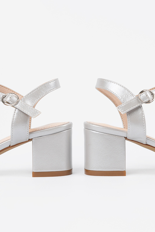 Sandali da donna color oro a suola... Sandali da donna color oro a suola...