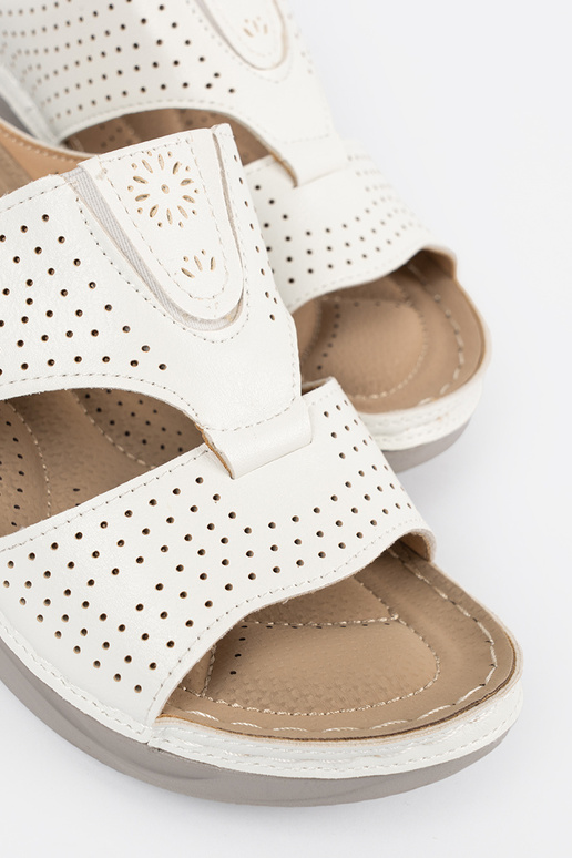 Ciabatte comode con accessori bianche Ciabatte comode con accessori bianche