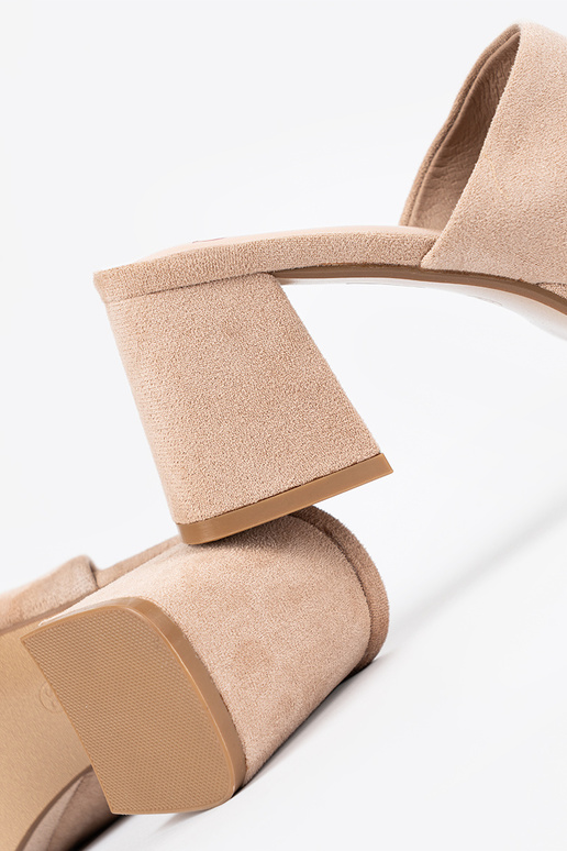 Ciabatte donna con tacco alto color... Ciabatte donna con tacco alto color...