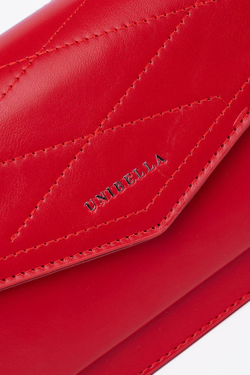 Borsa rossa poco elegante con manico...