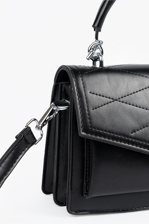 Borsa nera poco elegante con manico e...