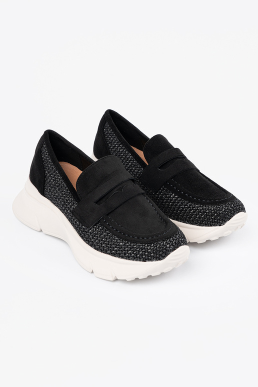 colore nero mezze scarpe su una suola... colore nero mezze scarpe su una suola...