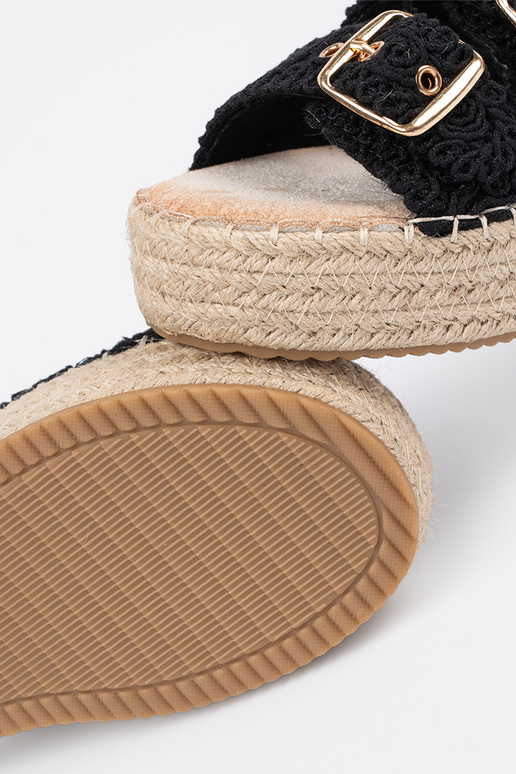 Pantofole colore nero treccia con una... Pantofole colore nero treccia con una...