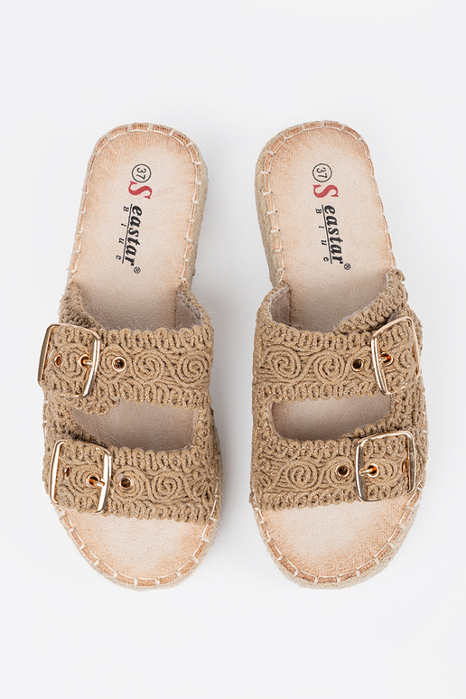 Pantofole beige treccia con una... Pantofole beige treccia con una...