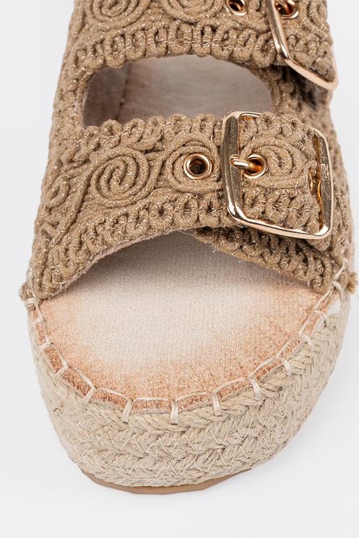 Pantofole beige treccia con una... Pantofole beige treccia con una...