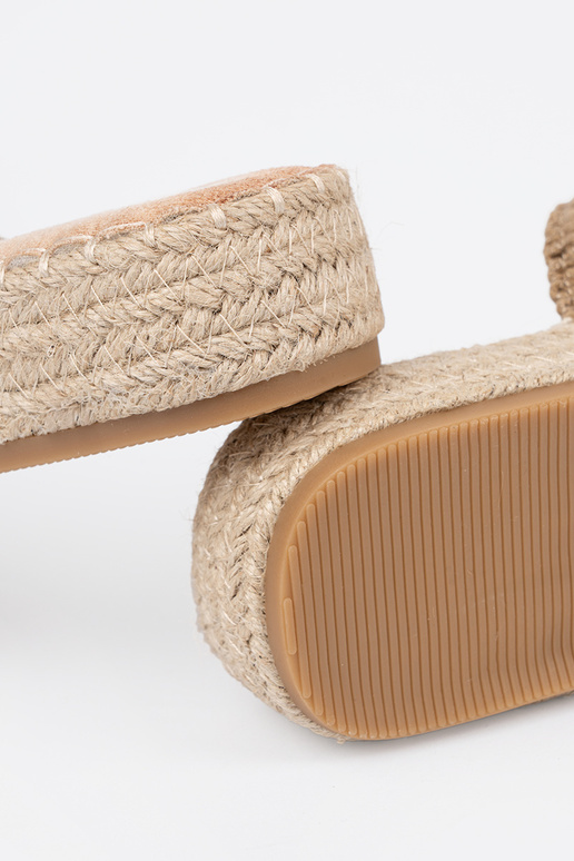 Pantofole beige treccia con una... Pantofole beige treccia con una...