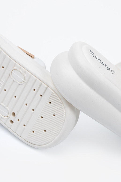 Ciabatte bianche con fibbie dorate e...