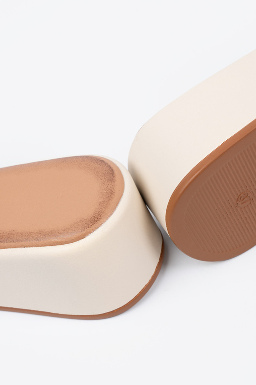 Ciabatte color sabbia vivace con...