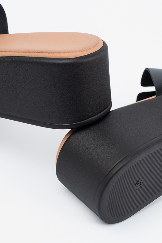 Pantofole nere da donna con zeppa Pantofole nere da donna con zeppa