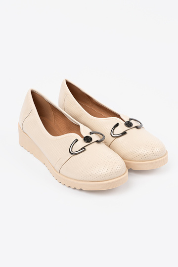 Scarpe con zeppa e fibbia... 2