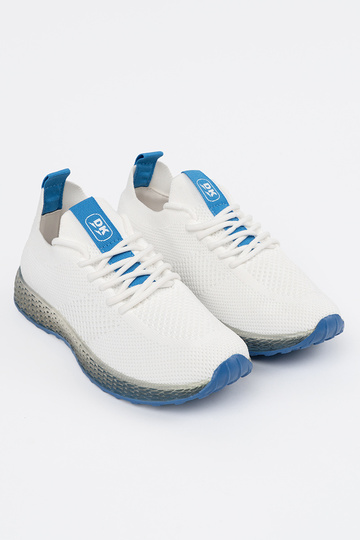 Colore bianco scarpe... 2