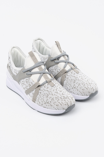 Scarpe dallo stile sportivo... 2